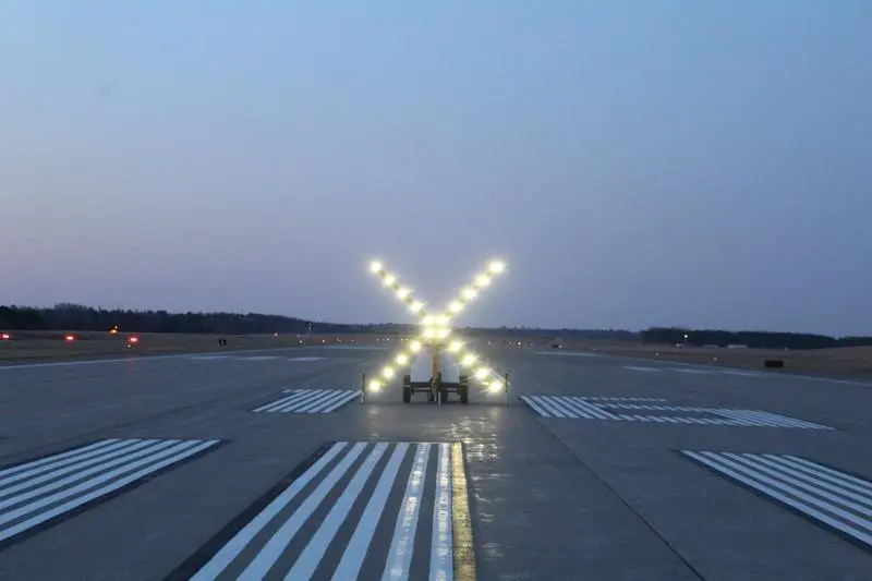 Runway-Closure-Marker-Systems